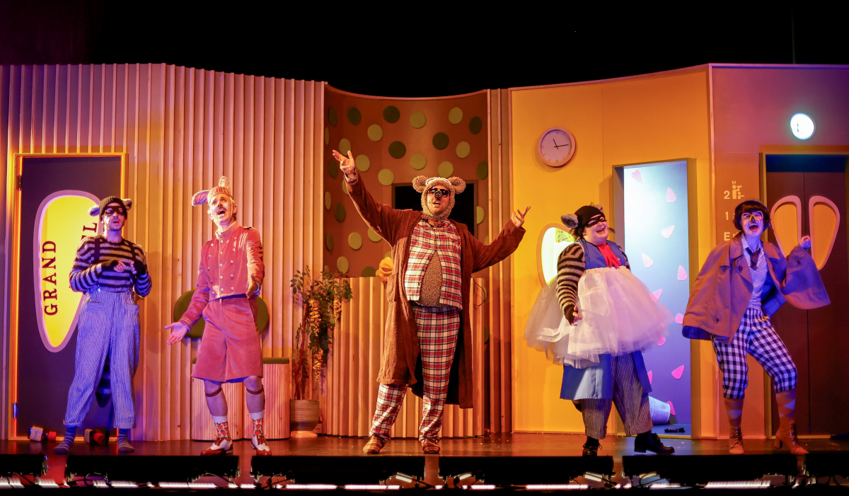 TIERE IM HOTEL - Ein Familienstück mit Musik von Gertrud Pigor